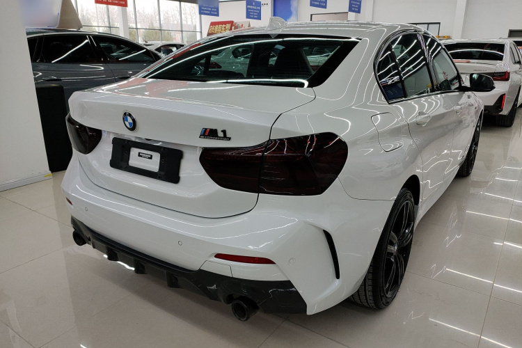 宝马1系 2022款 125i M运动曜夜版车身外观7