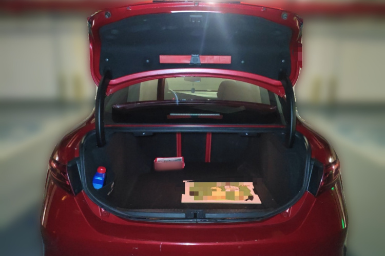 阿尔法·罗密欧 Giulia朱丽叶 2017款 2.0T 280HP Milano限量版中控内饰23