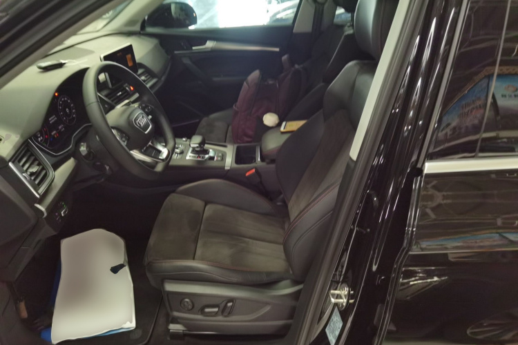 奥迪Q5L 2020款 45 TFSI 尊享运动型中控内饰19