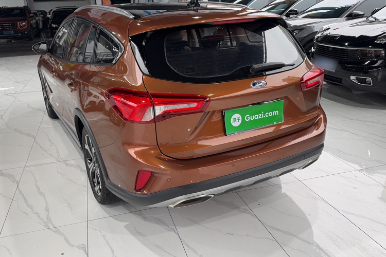 福特 福克斯 2021款 猎装版 EcoBoost 180 自动猎潮型车身外观6004