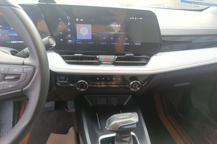 雪佛兰 科鲁泽 2023款 1.5L 双离合悦享版中控内饰12