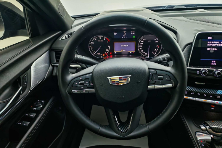 凯迪拉克CT4 2023款 25T 豪华型中控内饰7001