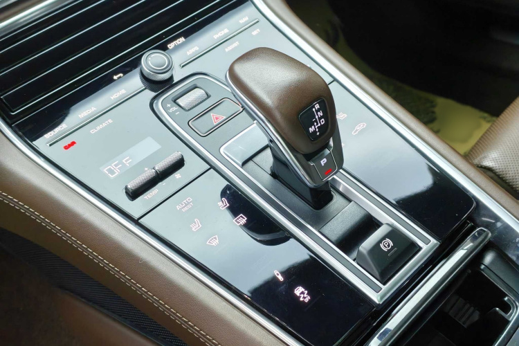 保时捷 2023款 Panamera 4 行政加长版 2.9T中控内饰7004