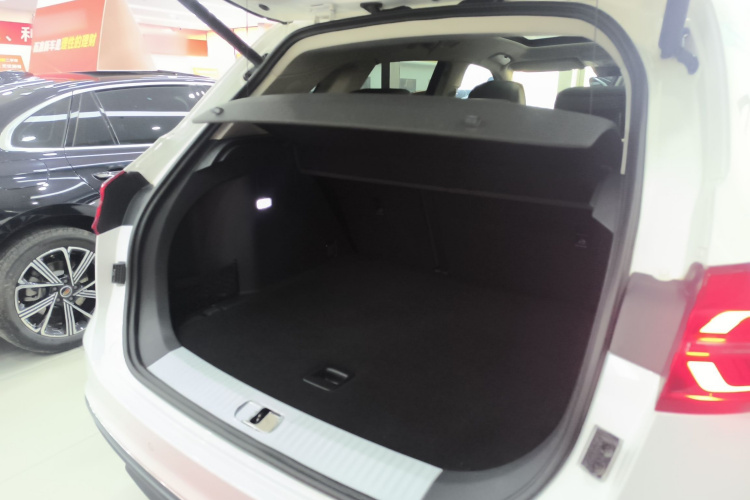 红旗HS5 2019款 2.0T 智联旗享四驱版局部细节23