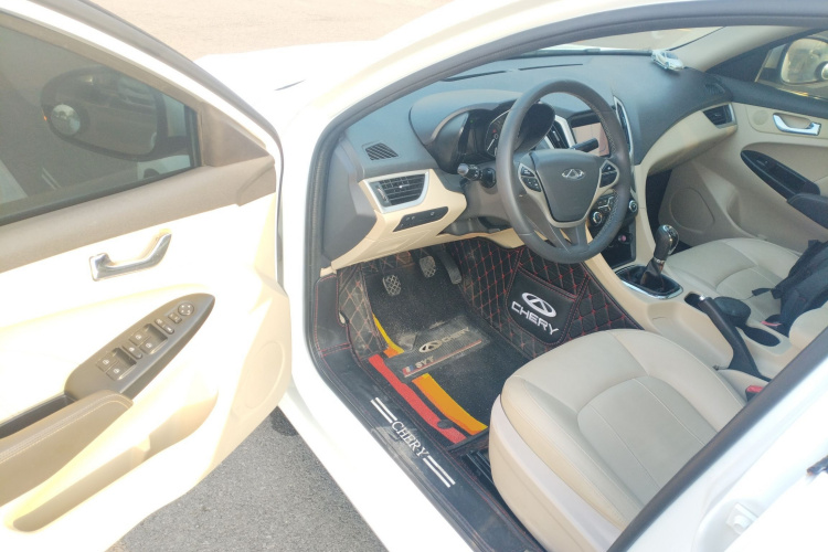 奇瑞 艾瑞泽7 2015款 1.6L 手动致尚版中控内饰20