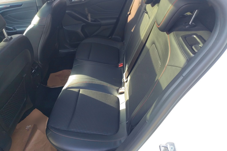 福特 福克斯 2021款 两厢 EcoBoost 180 自动ST Line中控内饰21