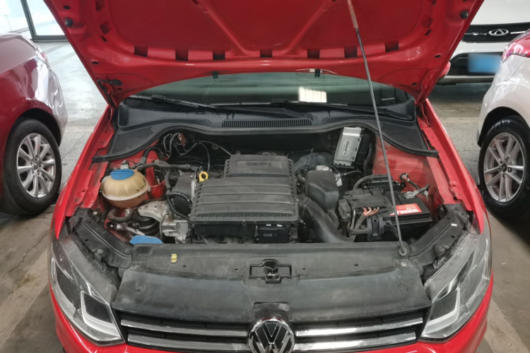 大众 Polo 2014款 1.6L 自动舒适版机舱底盘24