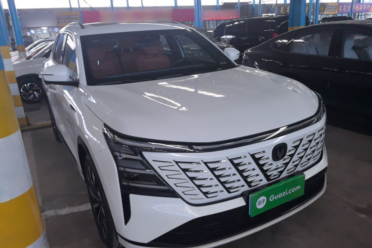 长安CS75 PLUS 2025款 第四代 UItra 2.0T 新蓝鲸 智慧劲擎型车身外观3