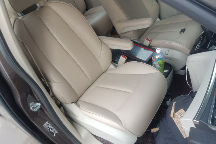 别克GL8 2021款 陆上公务舱 652T 舒适型局部细节41