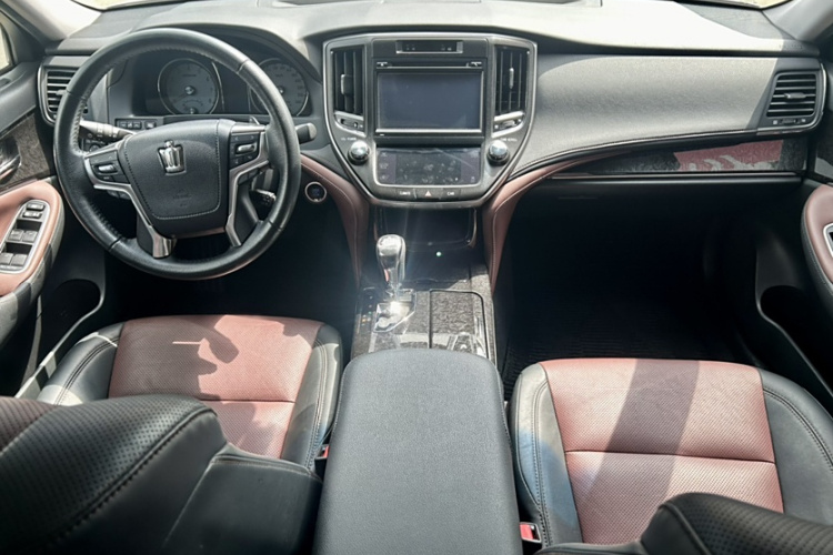 丰田 皇冠 2018款 2.0T 运动版中控内饰7002