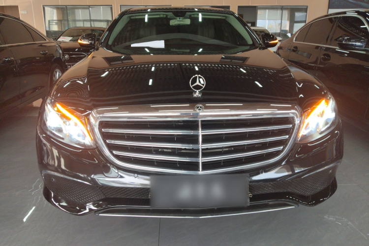 奔驰E级 2020款 E 260 L车身外观2