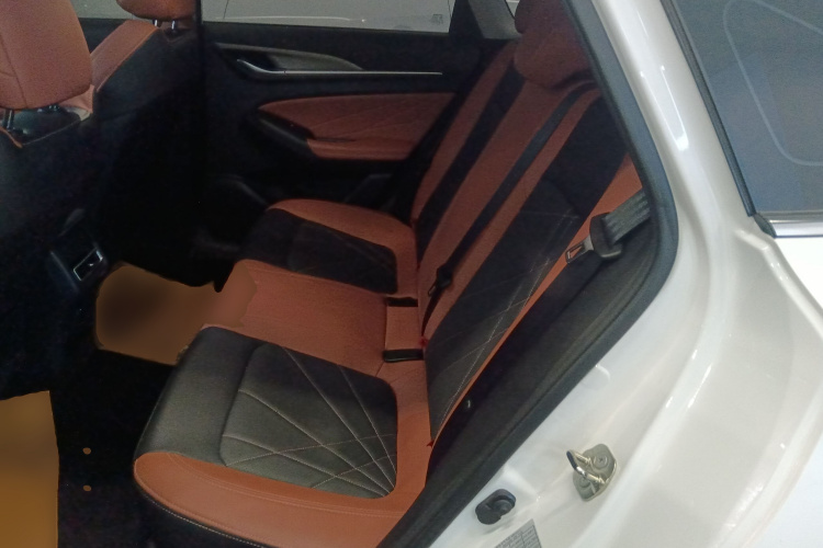 长安 逸动 2023款 畅享版 PLUS 蓝鲸NE 1.4T GDI DCT尊贵版中控内饰21