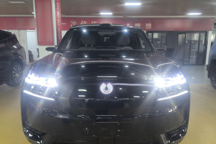 腾势N9 2025款 旗舰型车身外观2