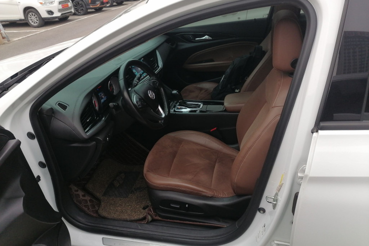 别克 君威 2019款 20T 精英型 国VI中控内饰19