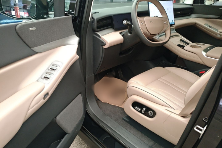 小鹏X9 2025款 650长续航 Max中控内饰20