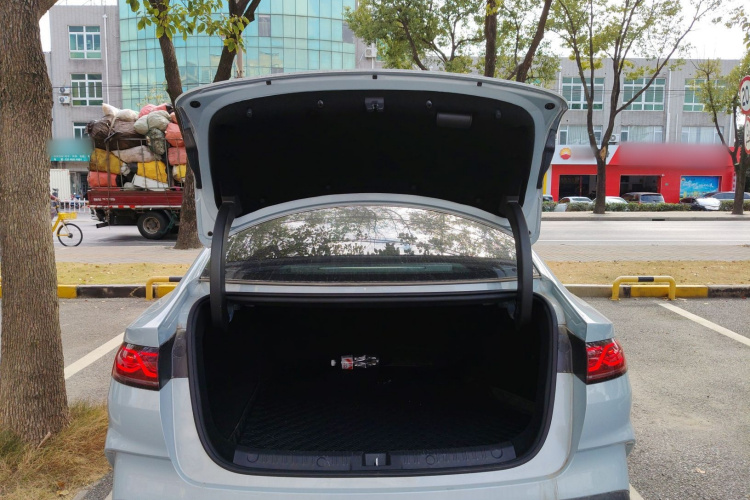 比亚迪 秦L 2024款 DM-i 120KM超越型机舱底盘23