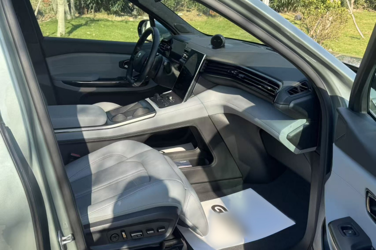 蔚来EC6 2020款 440KM 签名版中控内饰7011