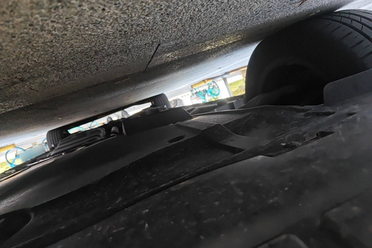 奔驰 威霆 2021款 2.0T 精英版 7座局部细节9008