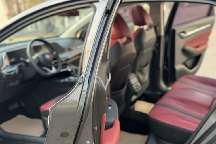 长安 逸动 2021款 PLUS 蓝鲸NE 1.4T GDI DCT尊贵型中控内饰7001