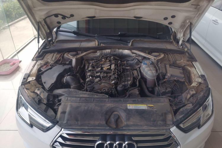 奥迪A4L 2017款 40 TFSI 进取型机舱底盘24