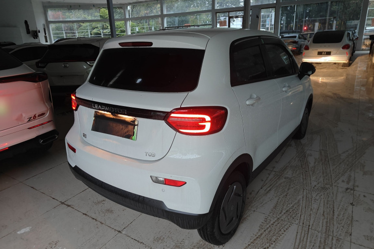 零跑汽车 零跑T03 2023款 200轻享版车身外观7