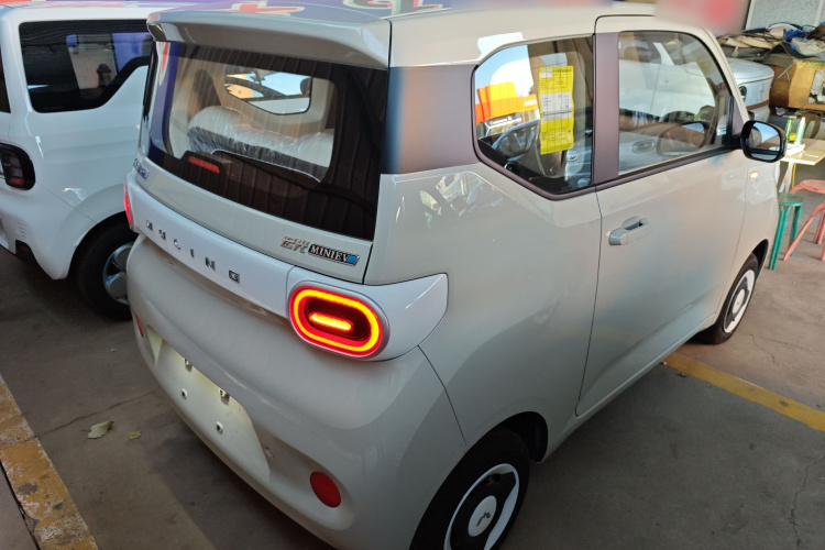 五菱汽车 宏光MINIEV 2024款 第三代 215km 青春版车身外观7