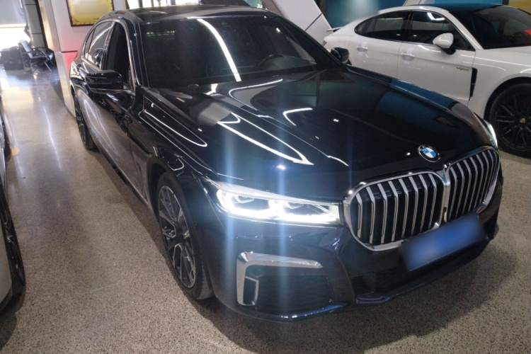 宝马7系 2019款 改款 740Li 领先型 M运动套装车身外观3