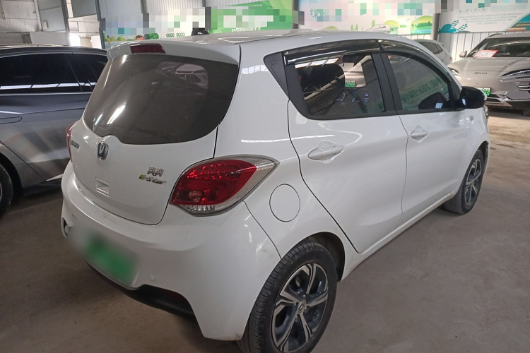 长安欧尚 奔奔E-Star 2022款 清心版 多彩款 磷酸铁锂车身外观6005