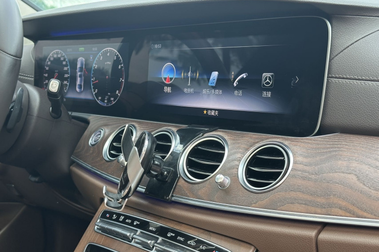 奔驰E级 2020款 改款 E 260 L中控内饰7006