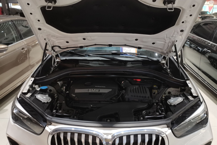 宝马X1 2021款 改款 sDrive25Li 领先型机舱底盘24