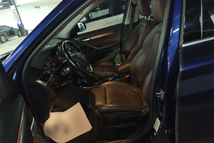 宝马X1 2019款 sDrive18Li 尊享型中控内饰19