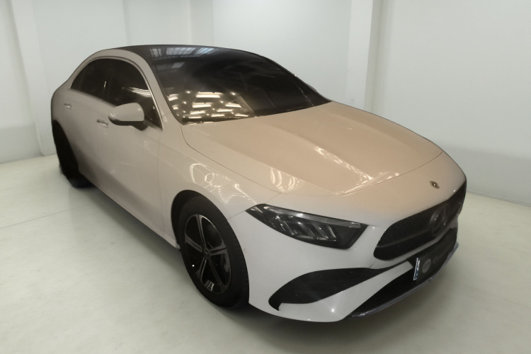 奔驰A级 2023款 A 200 L 时尚型车身外观3