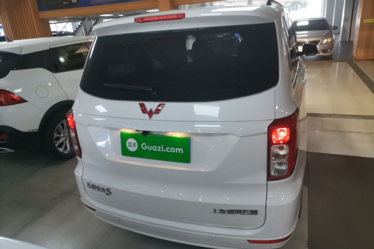 五菱汽车 五菱宏光 2021款 1.5L改款 S舒适型 液压助力LAR车身外观6