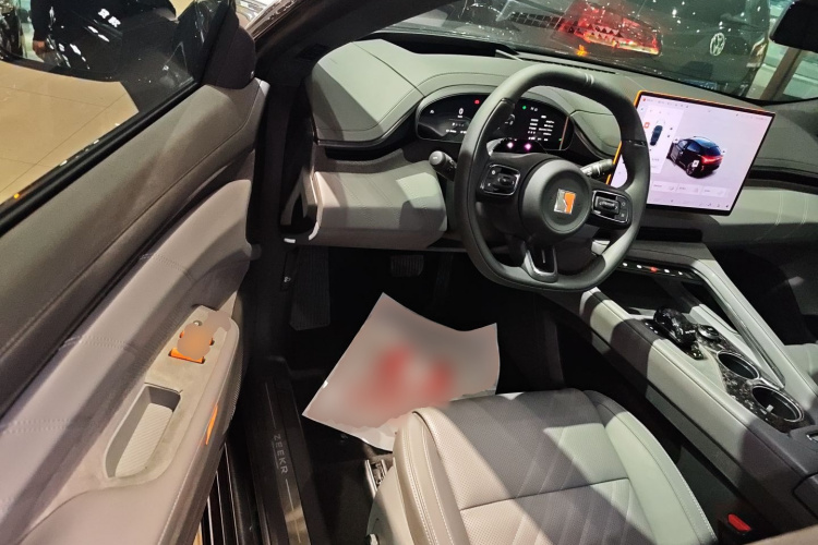 极氪001 2025款 YOU版 100kWh 四驱中控内饰20