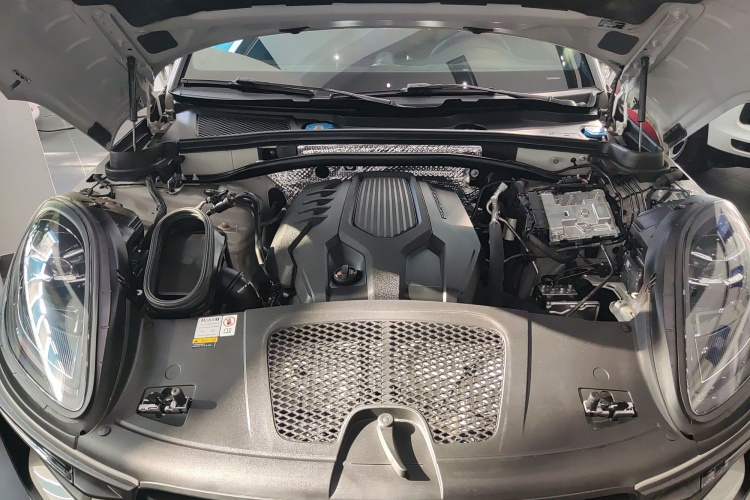 保时捷 2023款 Macan 2.0T机舱底盘24