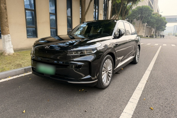 乐道L90 2025款 Max 六座版车身外观1