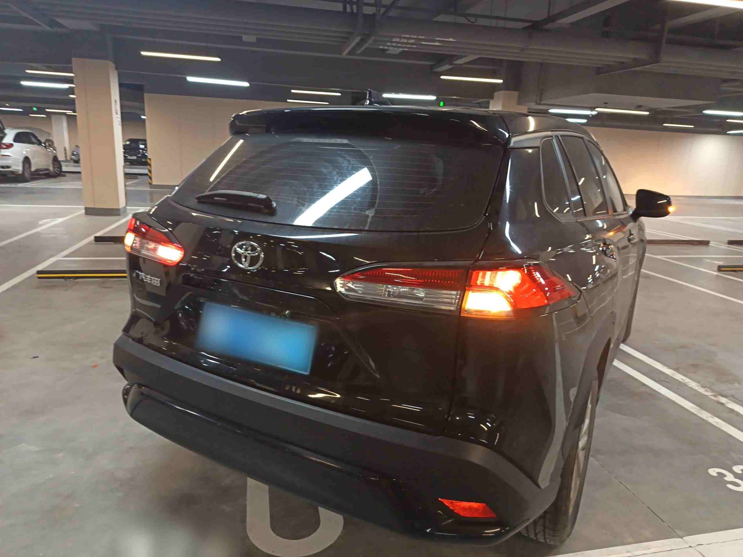 车辆右后45度外观展示