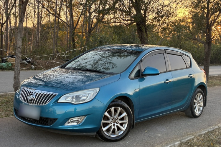 别克 英朗 2013款 XT 1.6L 自动时尚版车身外观1