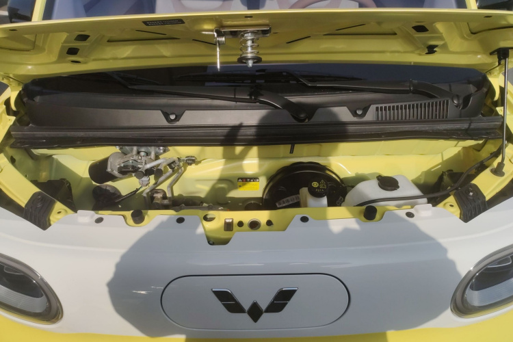 五菱汽车 宏光MINIEV 2024款 第三代 215km 青春版机舱底盘24