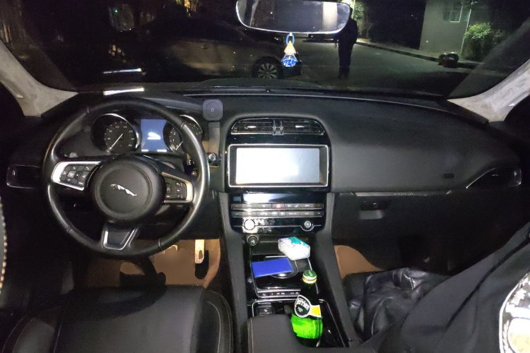 捷豹F-PACE 2020款 2.0T 都市尊享版中控内饰12