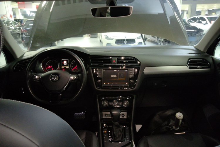 大众 途观L 2017款 330TSI 自动两驱豪华版中控内饰7002