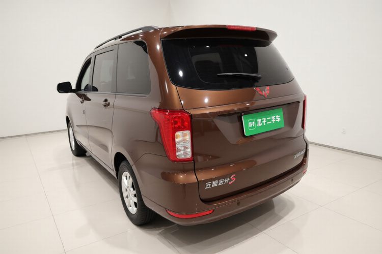 五菱汽车 五菱宏光 2021款 1.5L改款 S舒适型 液压助力LAR车身外观5