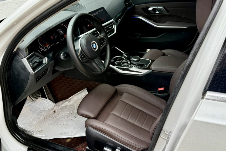 宝马3系 2021款 改款 325Li M运动套装中控内饰7010