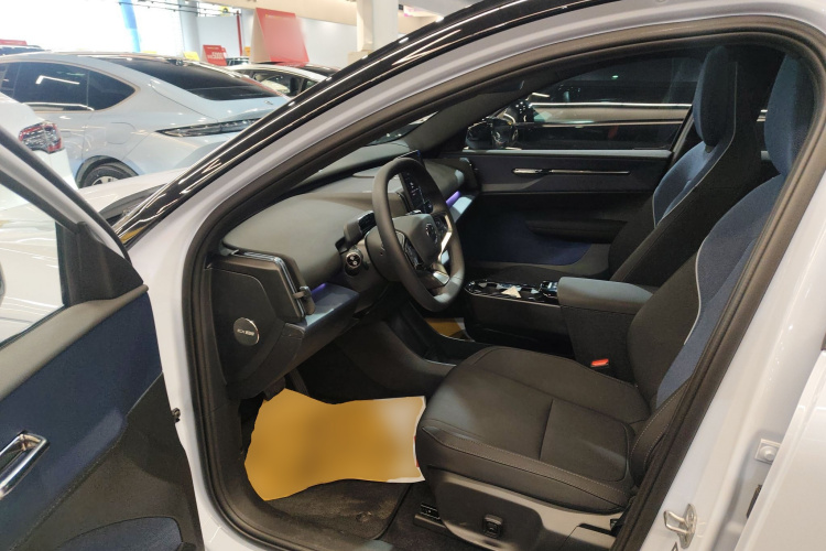 沃尔沃EX30 2025款 后驱长续航版 Plus中控内饰20