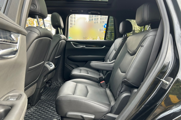 凯迪拉克XT6 2022款 2.0T 六座四驱豪华120周年限量版中控内饰7012