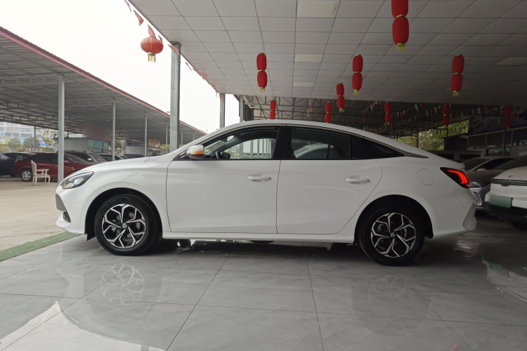 名爵 MG5 2023款 180DVVT 手动风尚版车身外观6003