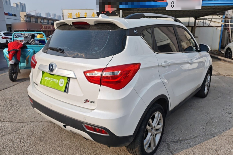 长安CS35 2017款 1.6L 自动豪华型车身外观7