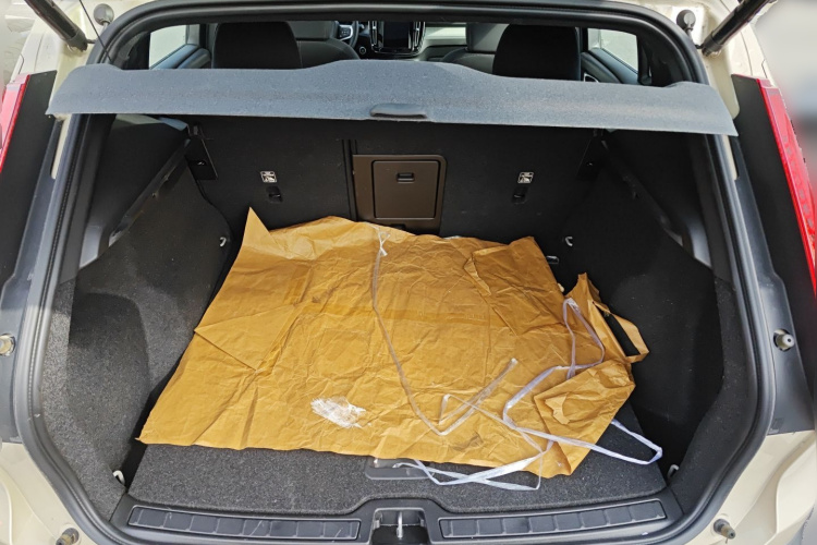 沃尔沃XC40 2025款 B3 智远豪华版中控内饰23