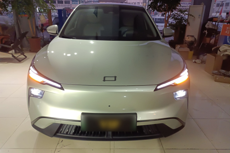 奔腾 悦意03 2025款 565km 臻享版车身外观2