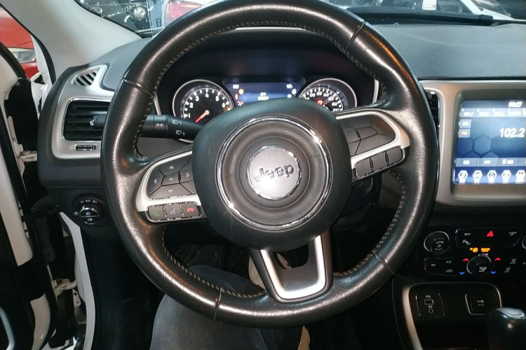 Jeep 指南者 2019款 200T 自动家享-互联大屏版中控内饰13